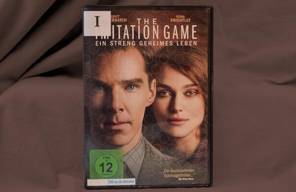 Foto der DVD "The imitation game". Das Cover zeigt die Gesichter von Benedict Cumberbatch und Keira Knigthley in ihren Filmrollen.