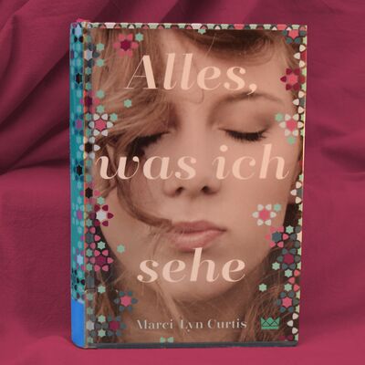 Foto des Buches "Alles, was ich sehe". Das Cover zeigt das Gesicht eines M&auml;dchens mit geschlossenen Augen.