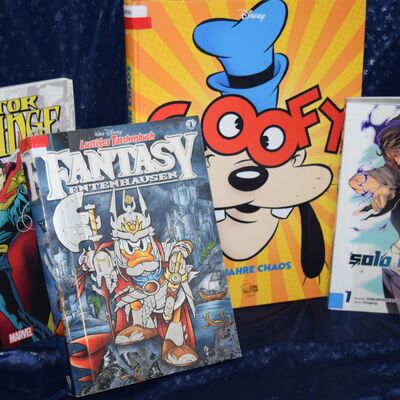 Foto der vier Comics "Doctor Strange", "Lustiges Taschenbuch Fantasy Entenhausen", "Goofy" und "Solo Leveling".